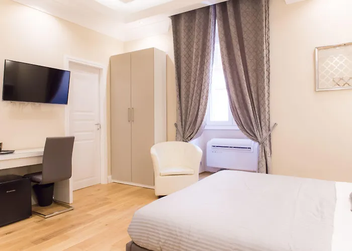 בית הארחה Nazionale Palace 4*