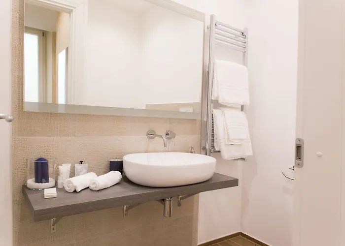 בית הארחה Nazionale Palace 4*